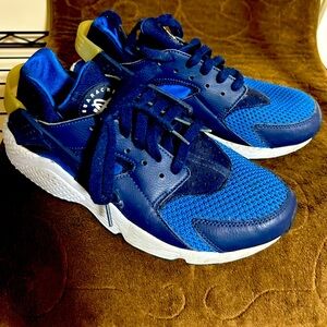 Air Hurache by Nike Air